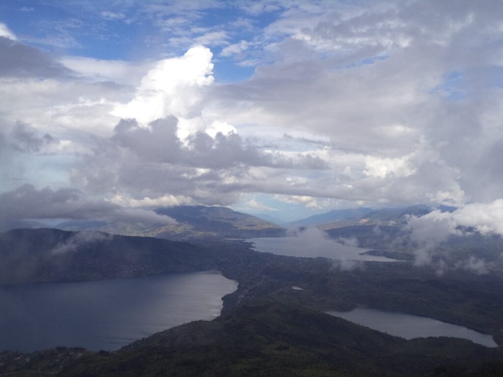 Danau Di Atas dan Danau Di Bawah